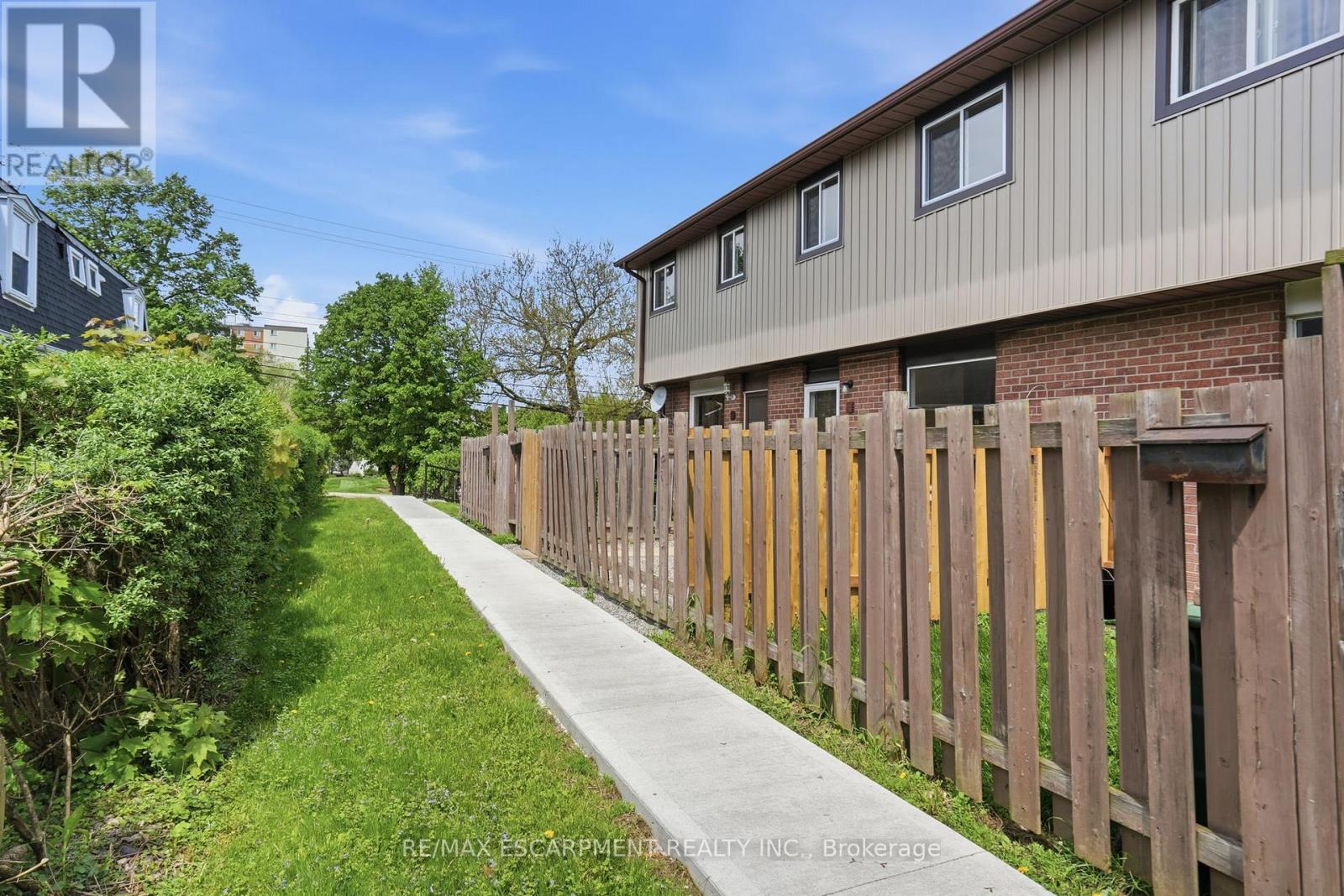#2 65 MOUNT ALBION ROAD - 46