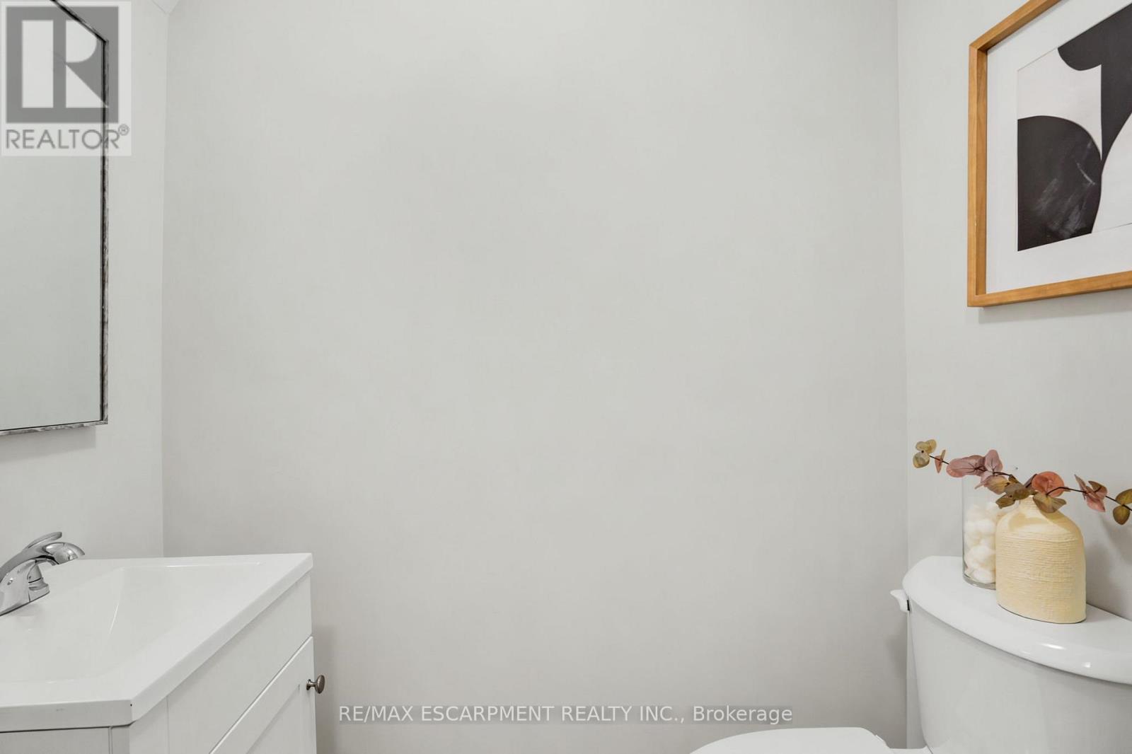 #2 65 MOUNT ALBION ROAD - 37
