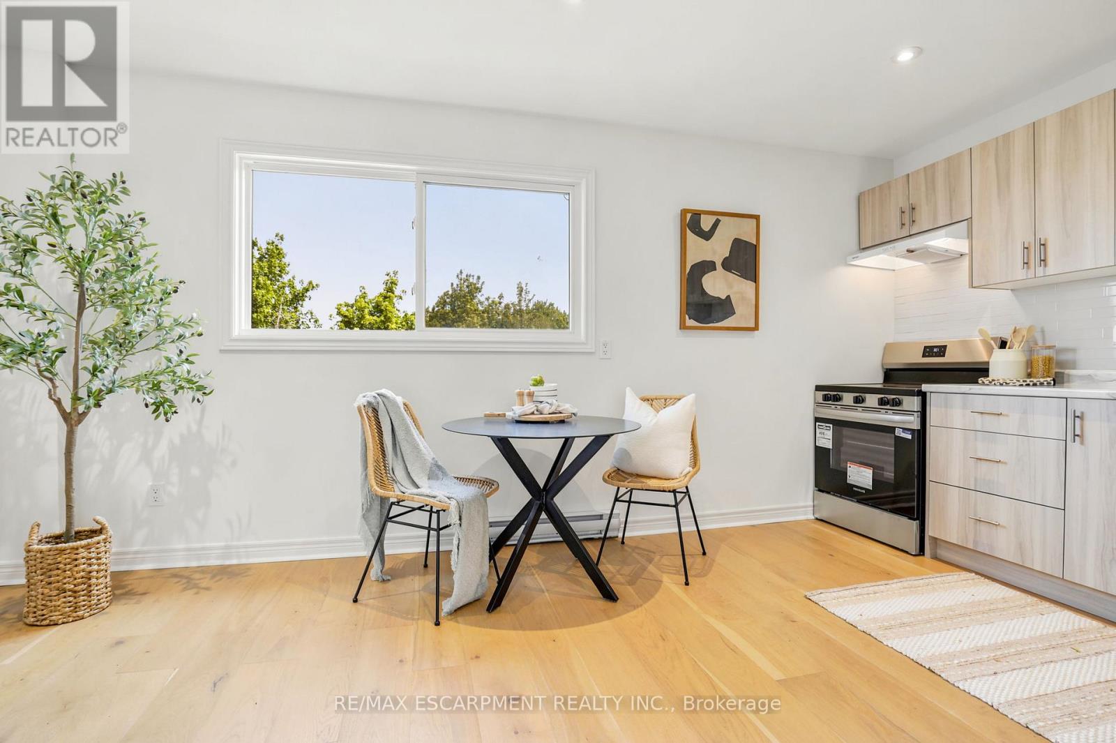 #2 65 MOUNT ALBION ROAD - 20