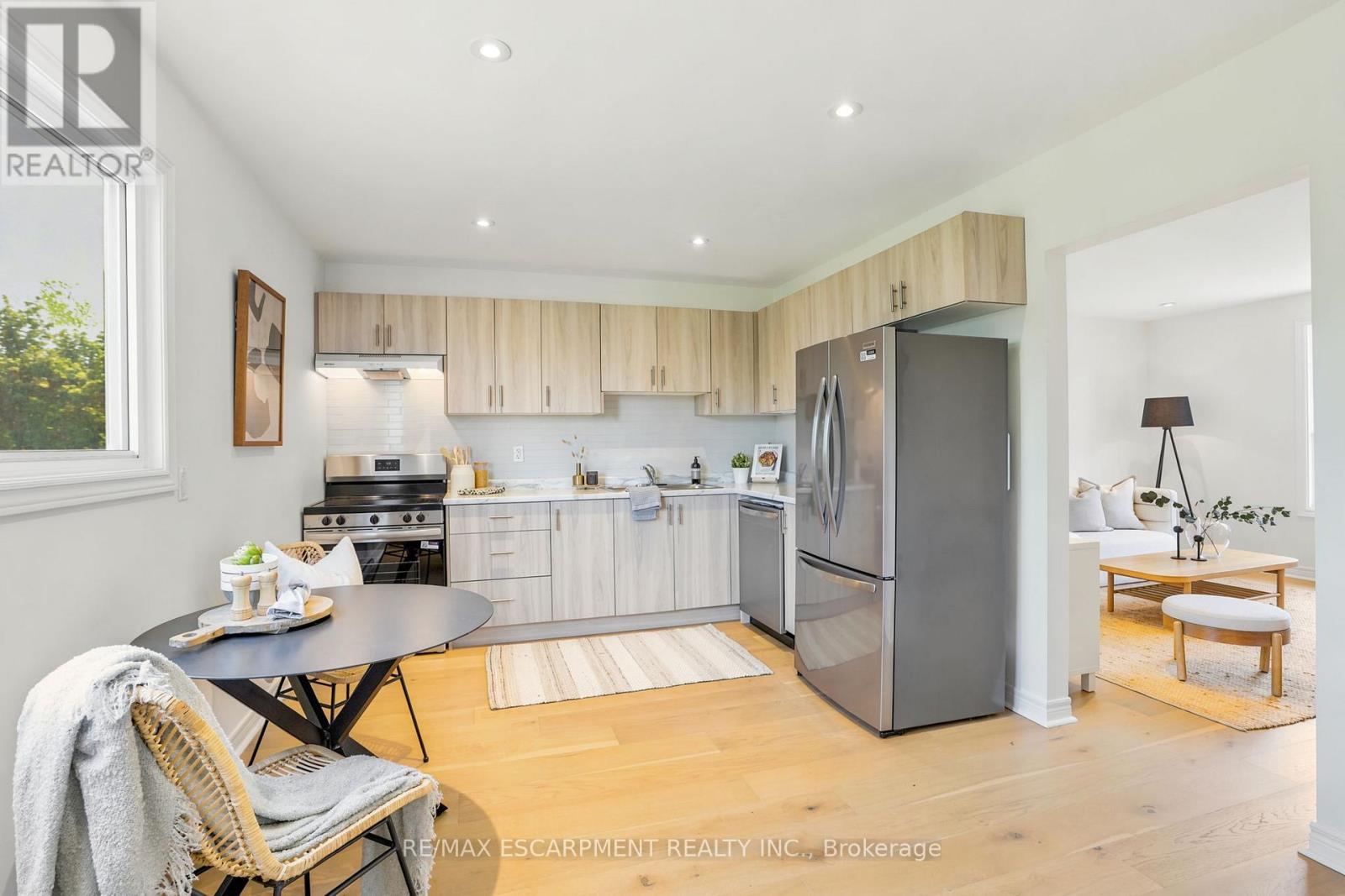 #2 65 MOUNT ALBION ROAD - 13