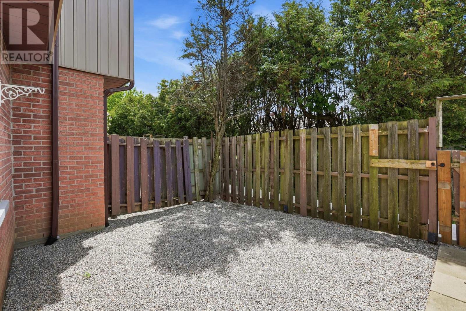 #4 65 MOUNT ALBION ROAD - 29