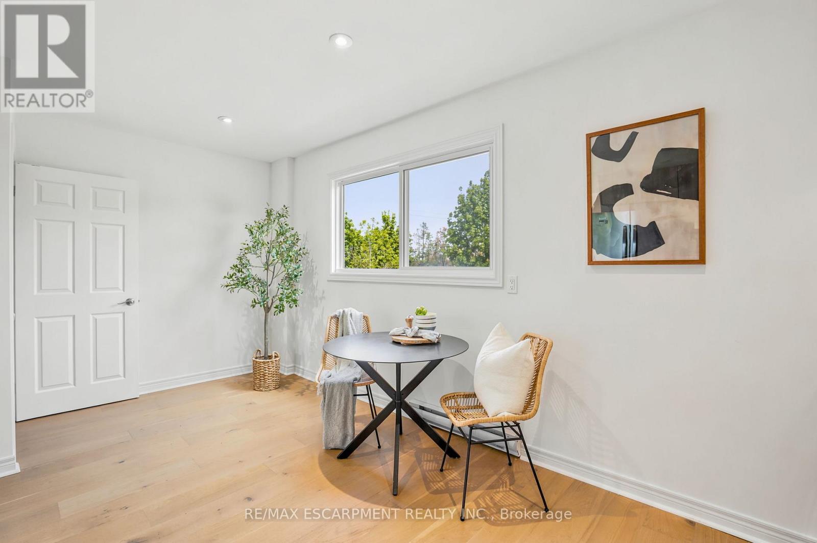#2 65 MOUNT ALBION ROAD - 19