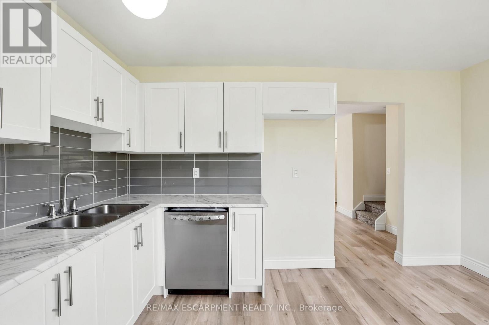 #4 65 MOUNT ALBION ROAD - 12