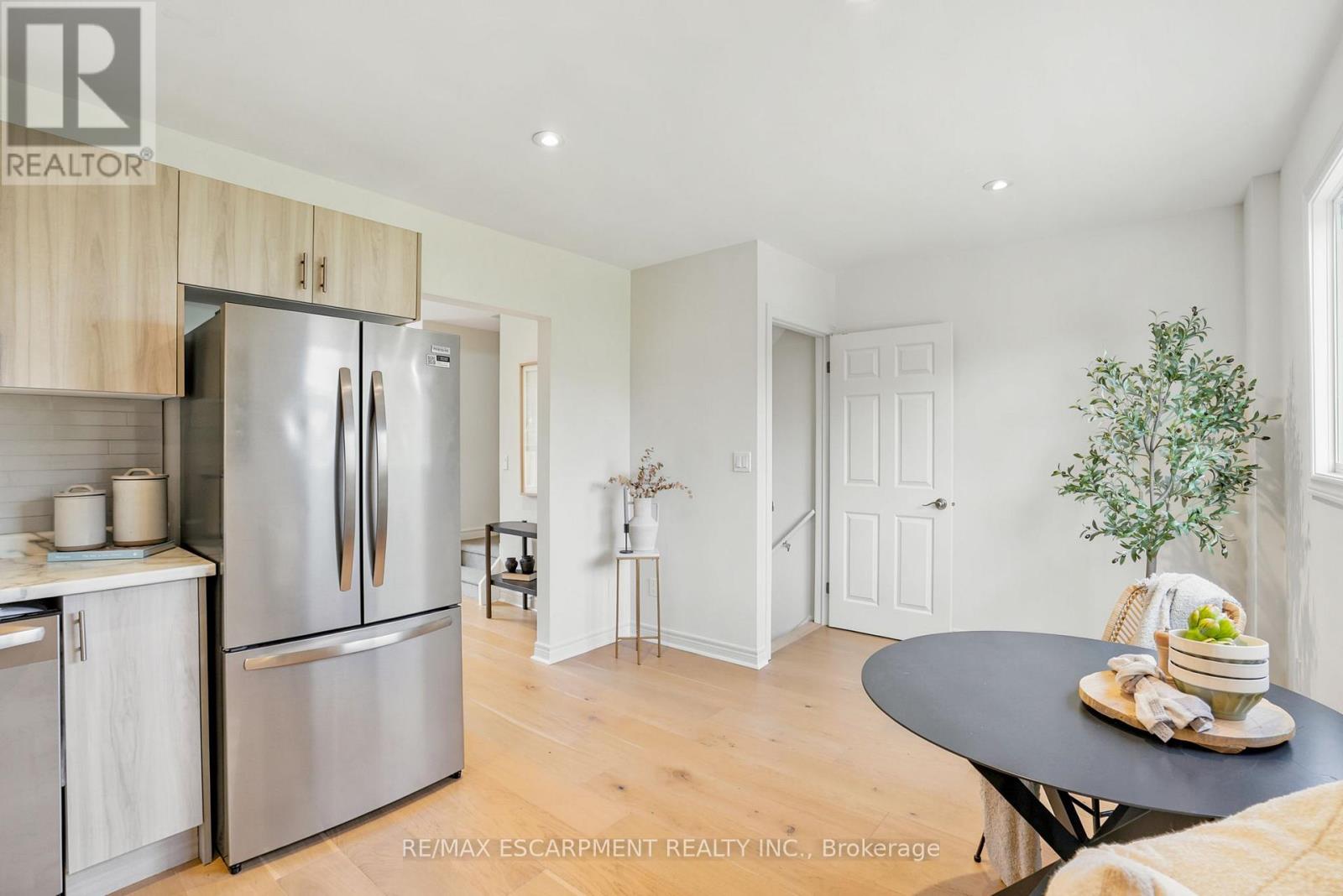#2 65 MOUNT ALBION ROAD - 18