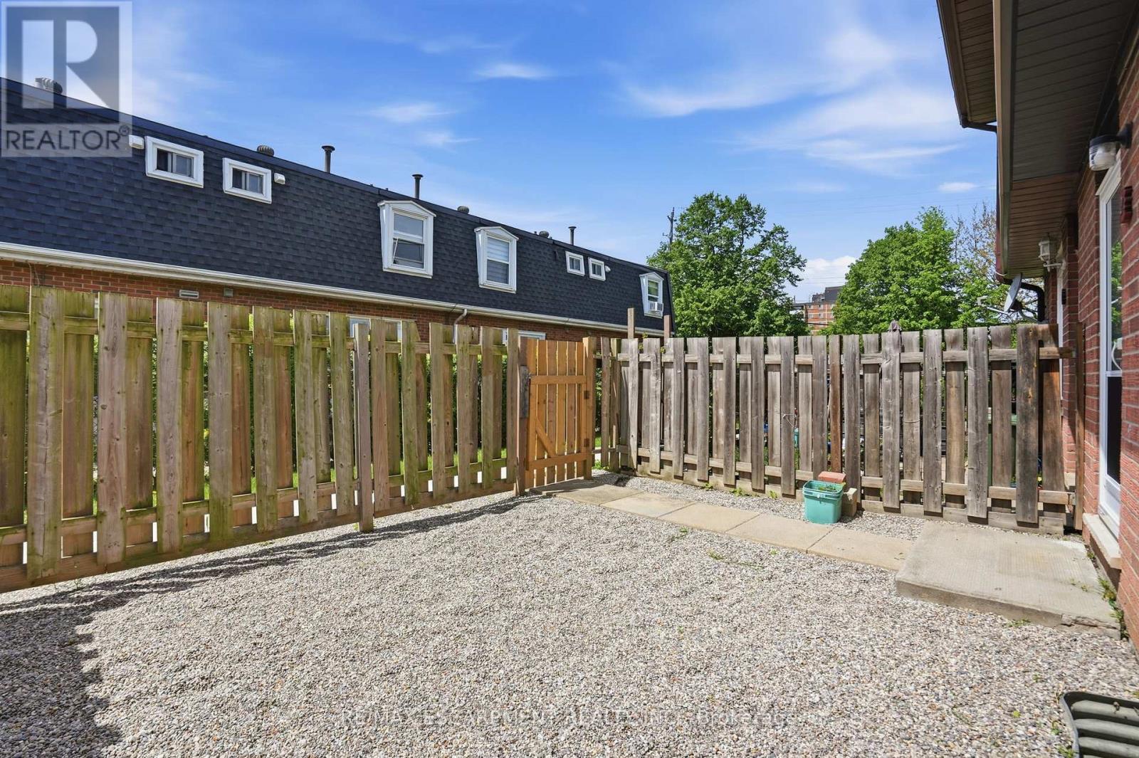 #2 65 MOUNT ALBION ROAD - 42