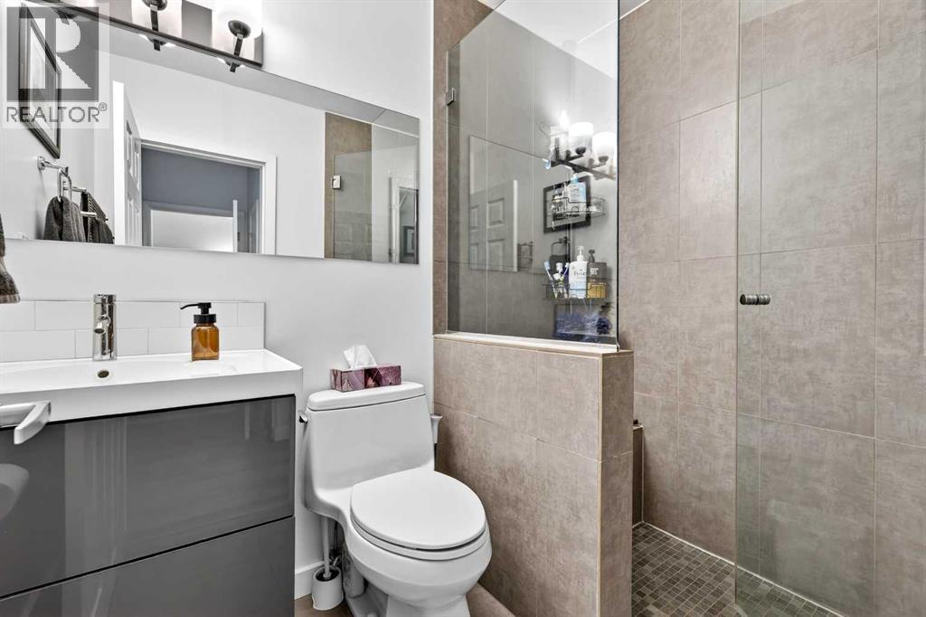 3336 39 Street SW - 21
