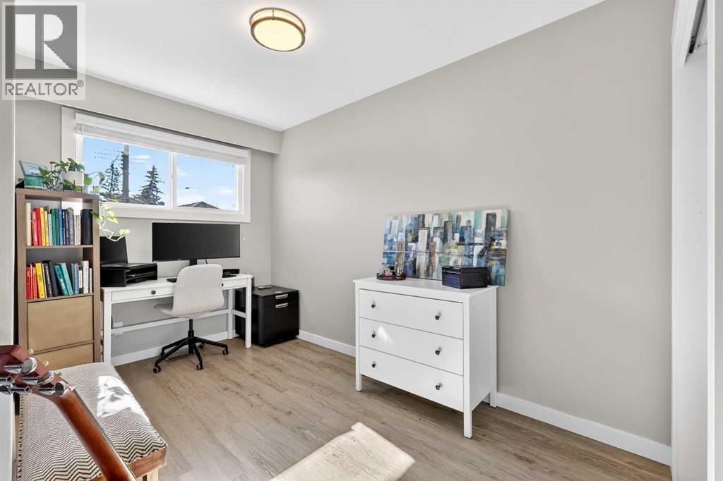 3336 39 Street SW - 22