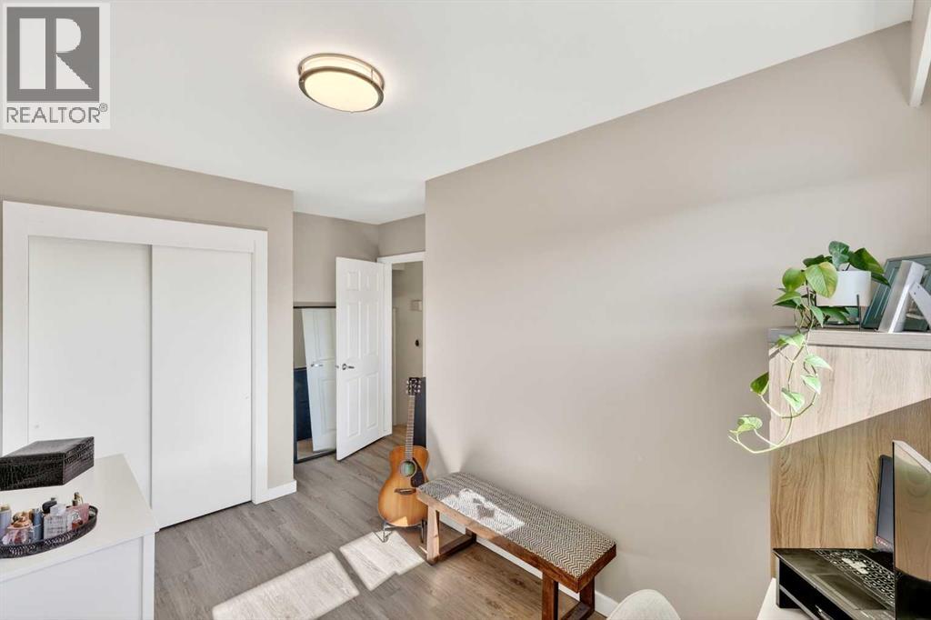 3336 39 Street SW - 23
