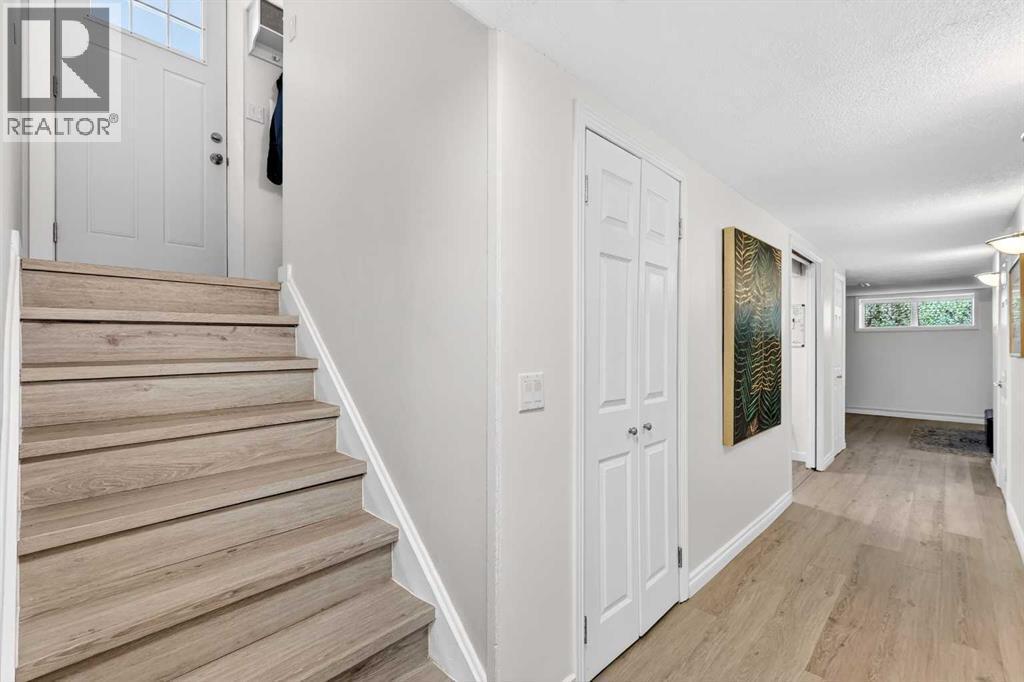 3336 39 Street SW - 26