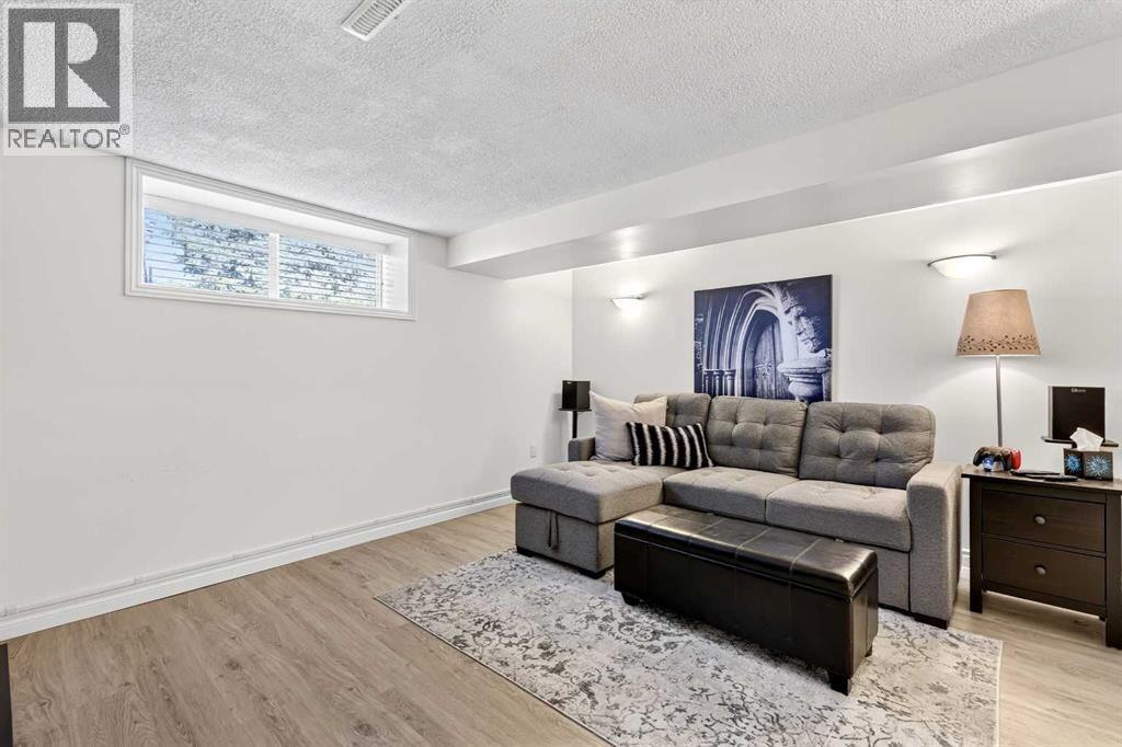3336 39 Street SW - 27