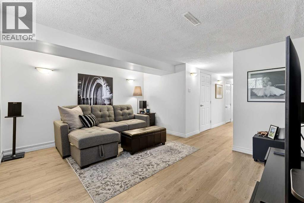 3336 39 Street SW - 28