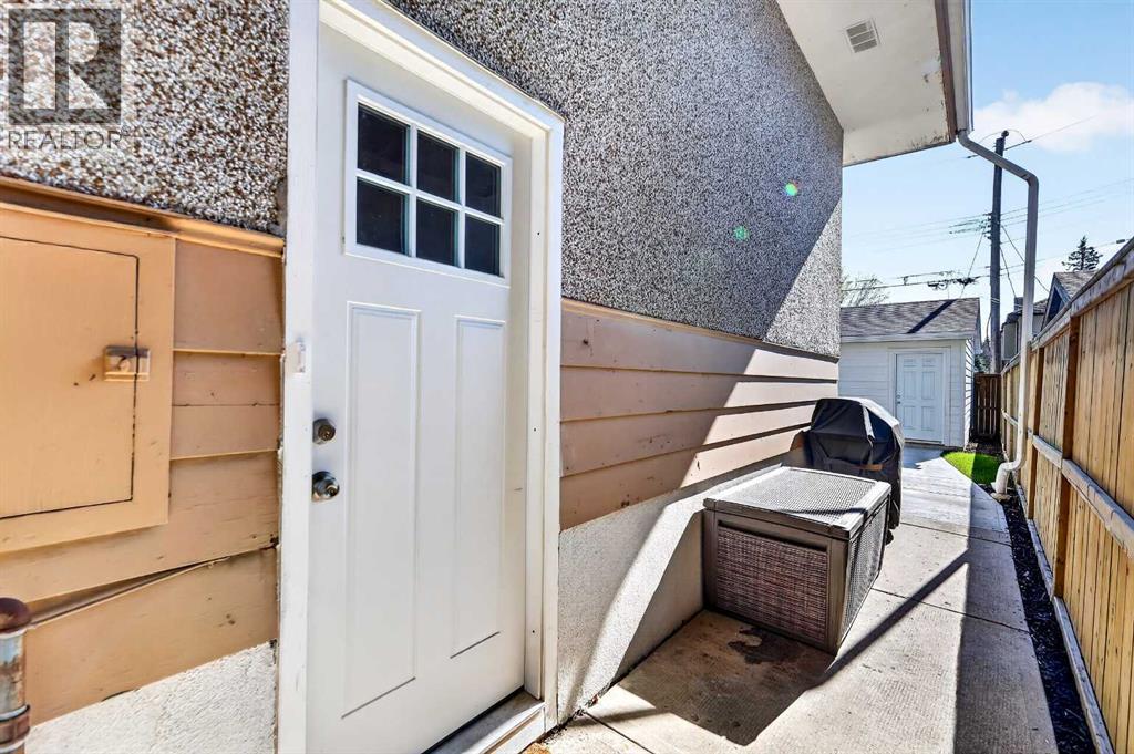 3336 39 Street SW - 41