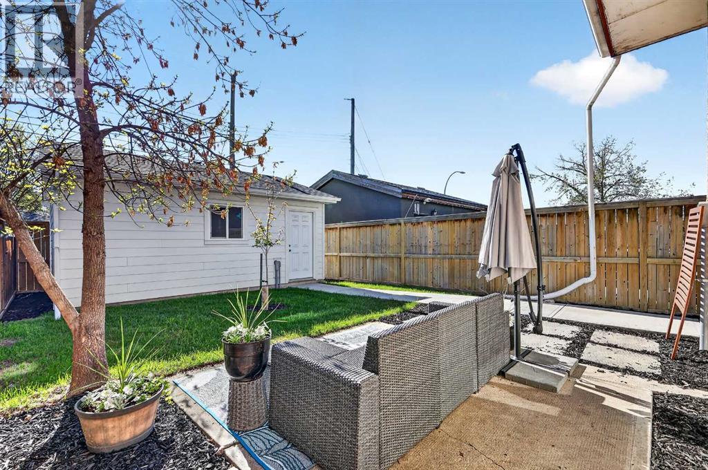 3336 39 Street SW - 42