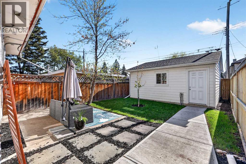 3336 39 Street SW - 43