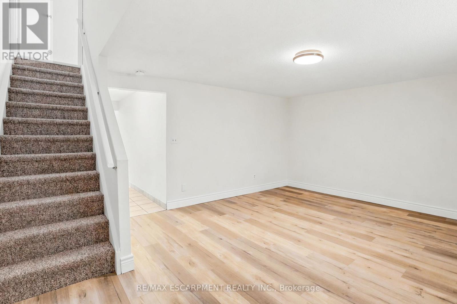 #4 65 MOUNT ALBION ROAD - 23