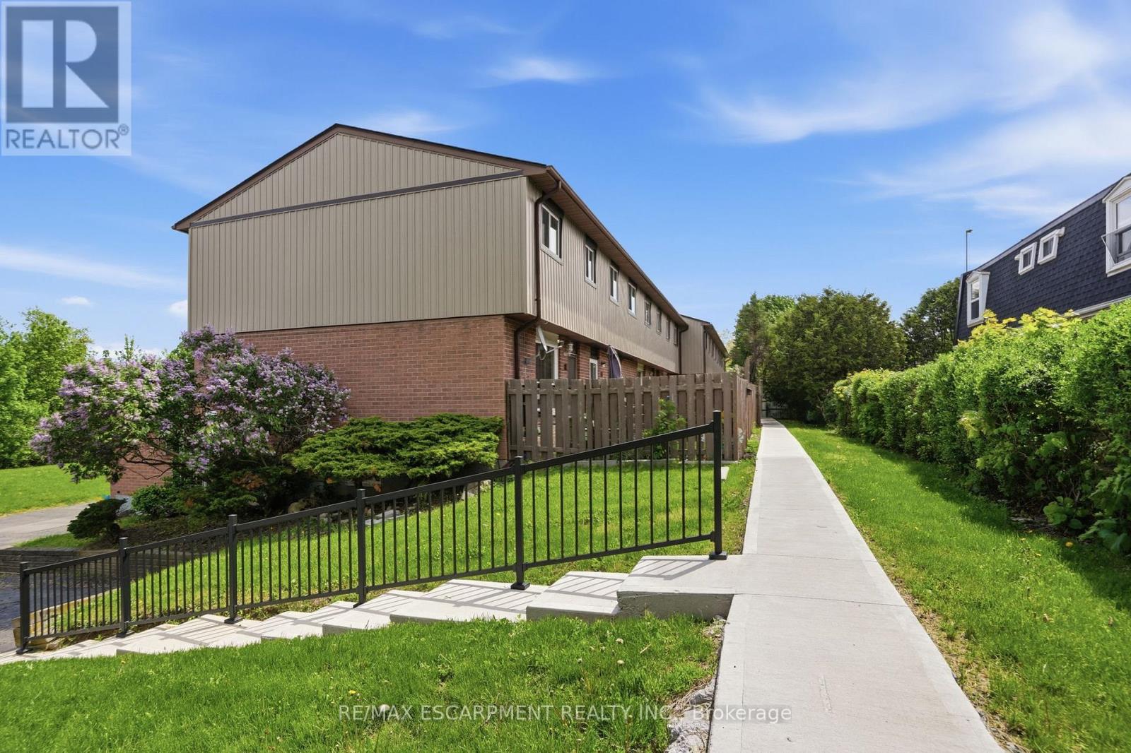 #2 65 MOUNT ALBION ROAD - 47