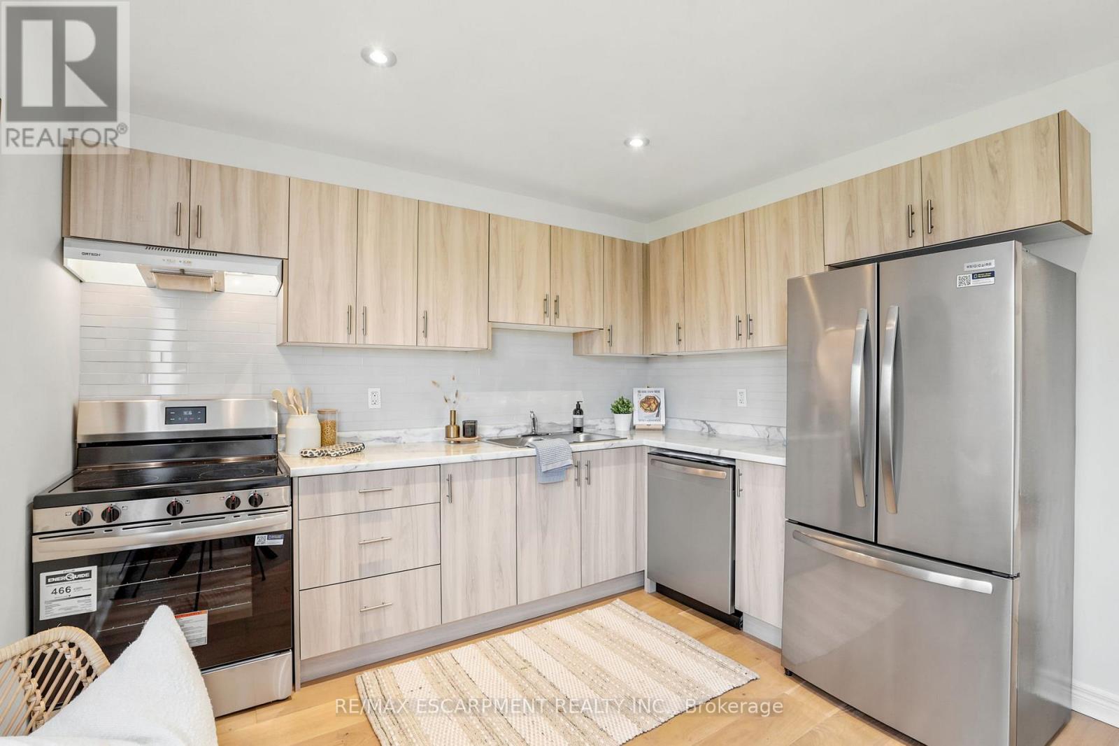 #2 65 MOUNT ALBION ROAD - 16