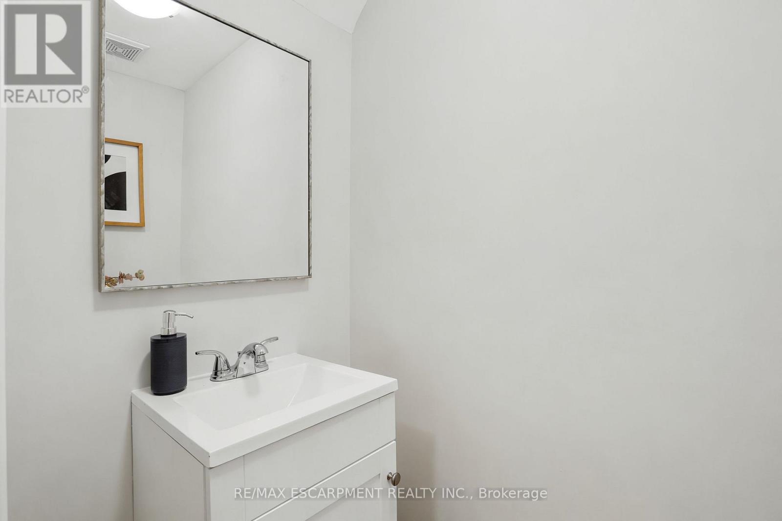 #2 65 MOUNT ALBION ROAD - 36