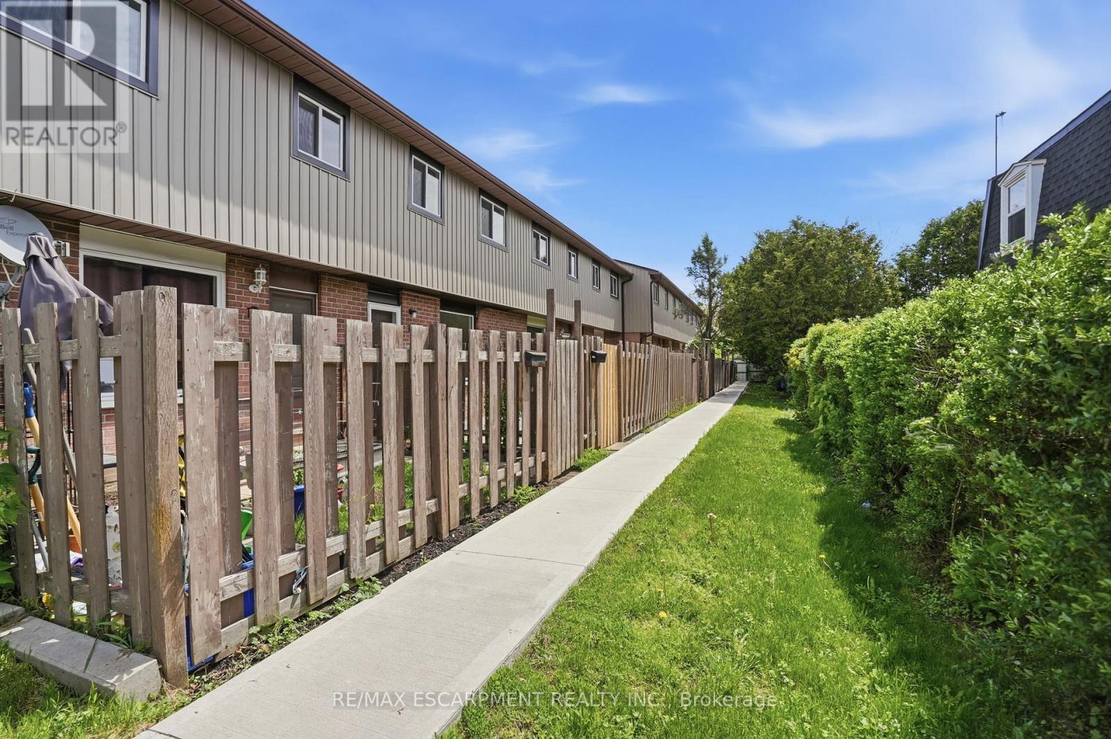 #2 65 MOUNT ALBION ROAD - 45