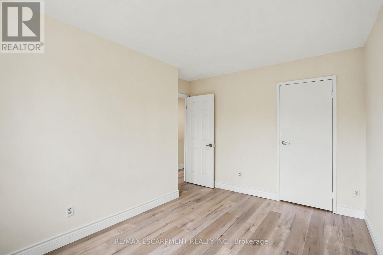#4 65 MOUNT ALBION ROAD - 19