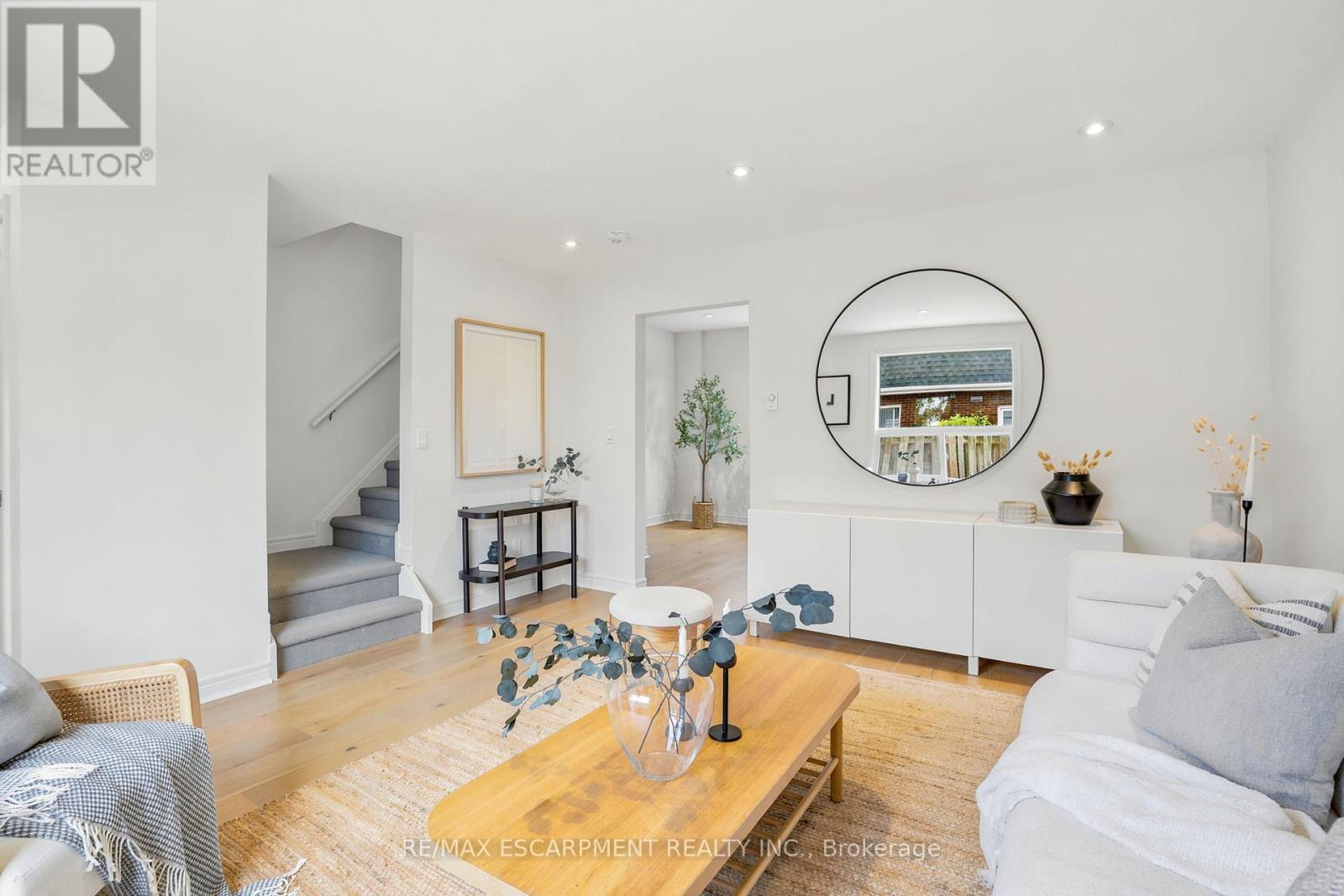 #2 65 MOUNT ALBION ROAD - 23
