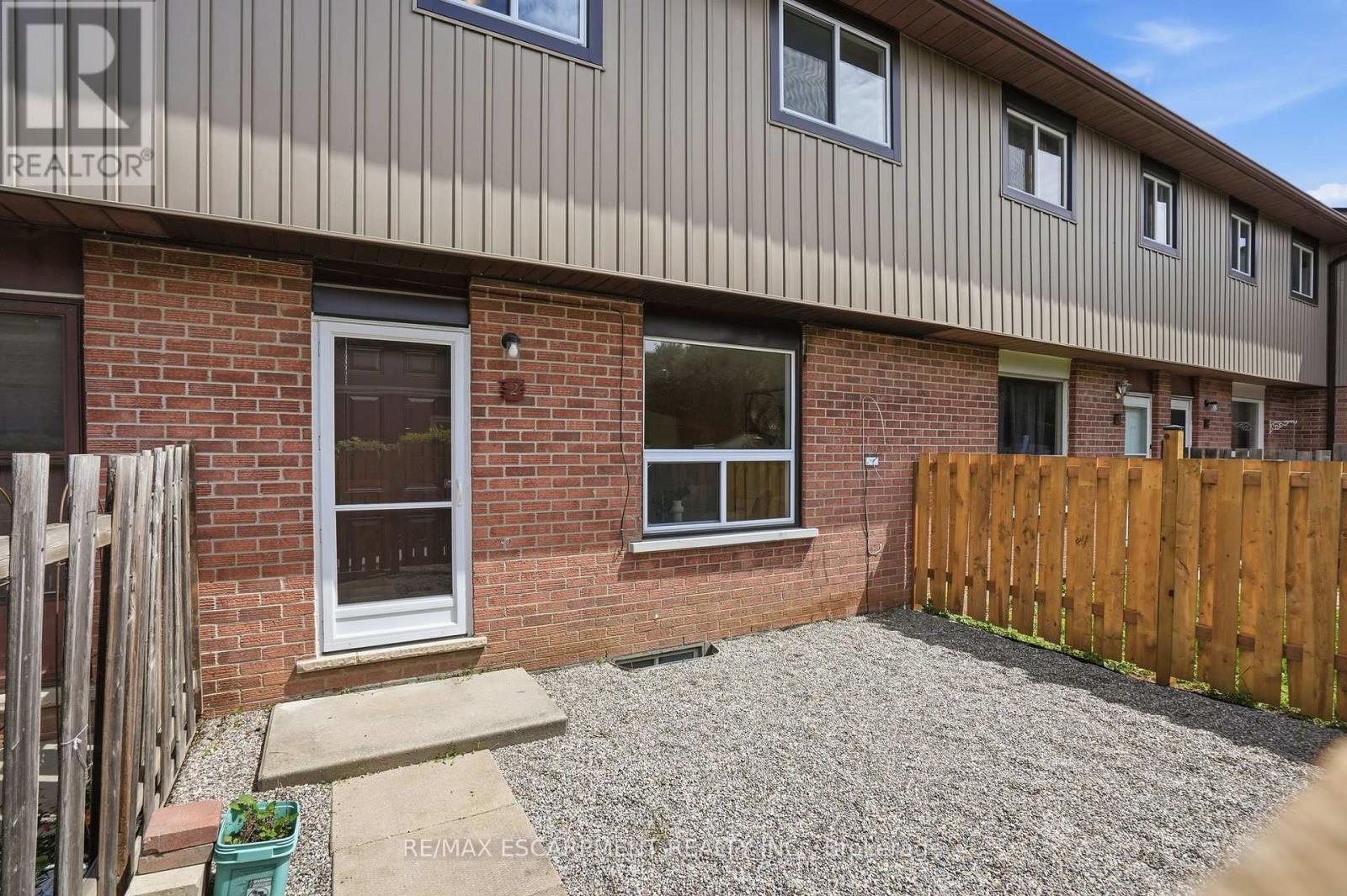 #2 65 MOUNT ALBION ROAD - 43