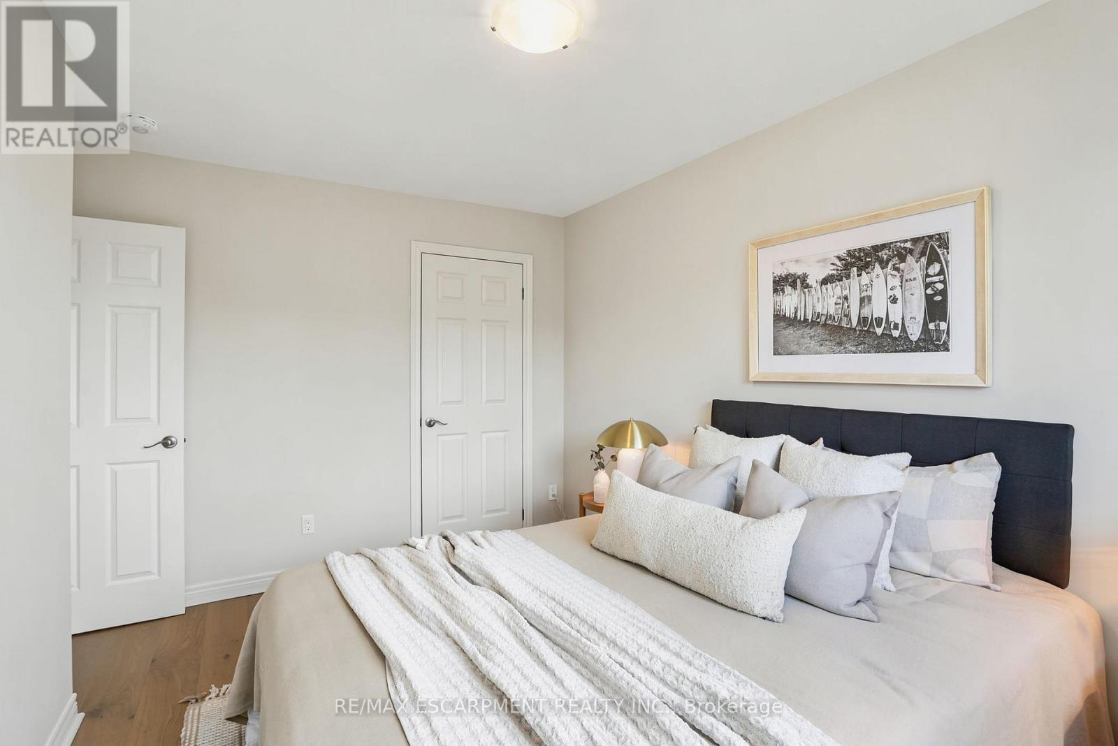 #2 65 MOUNT ALBION ROAD - 32