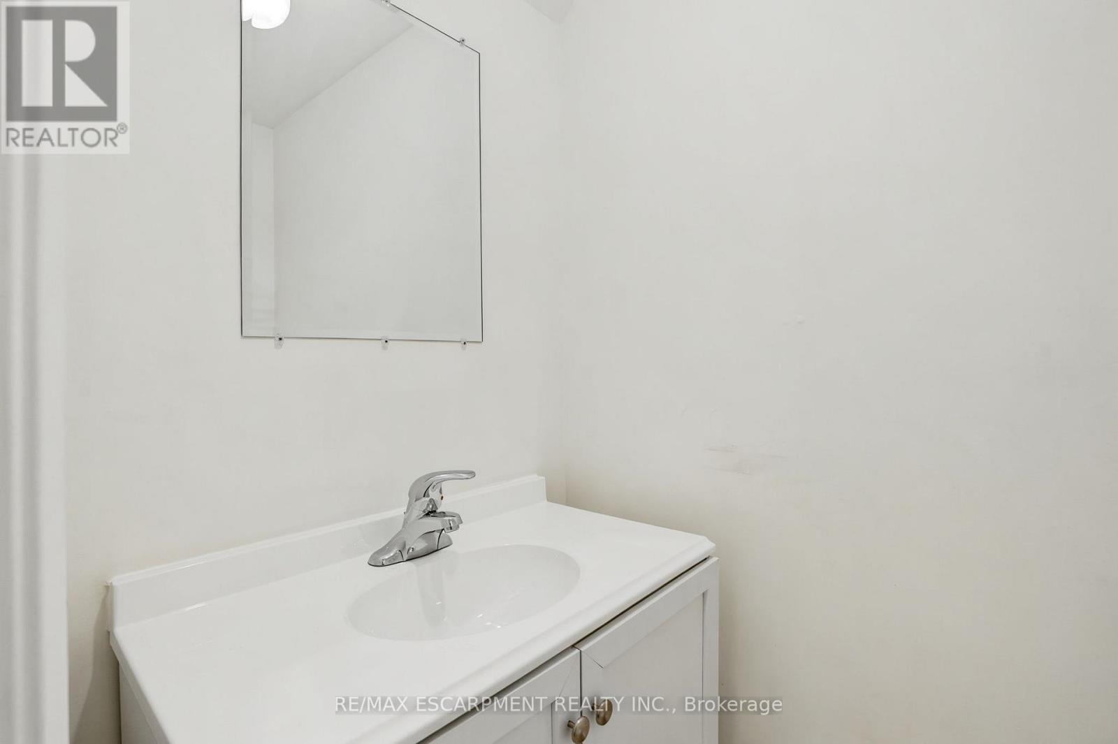 #4 65 MOUNT ALBION ROAD - 28