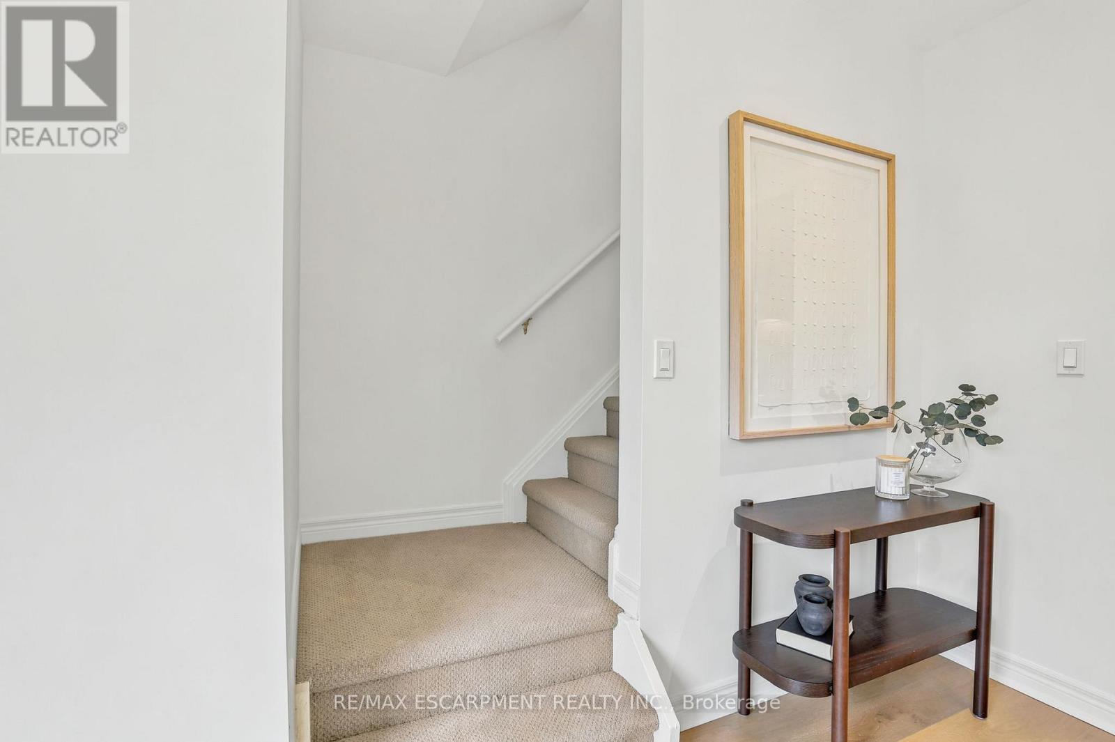 #2 65 MOUNT ALBION ROAD - 27