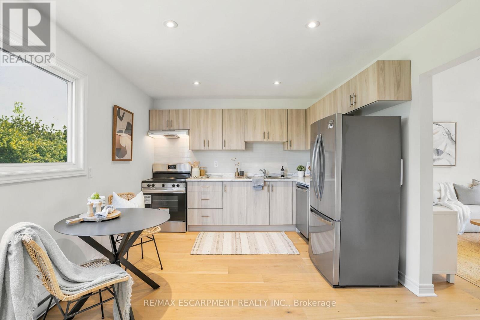 #2 65 MOUNT ALBION ROAD - 14