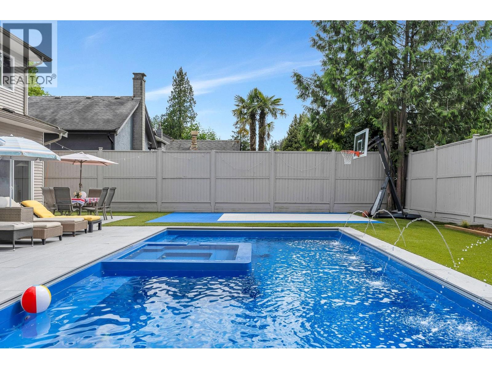 2021 RUFUS DRIVE, North Vancouver