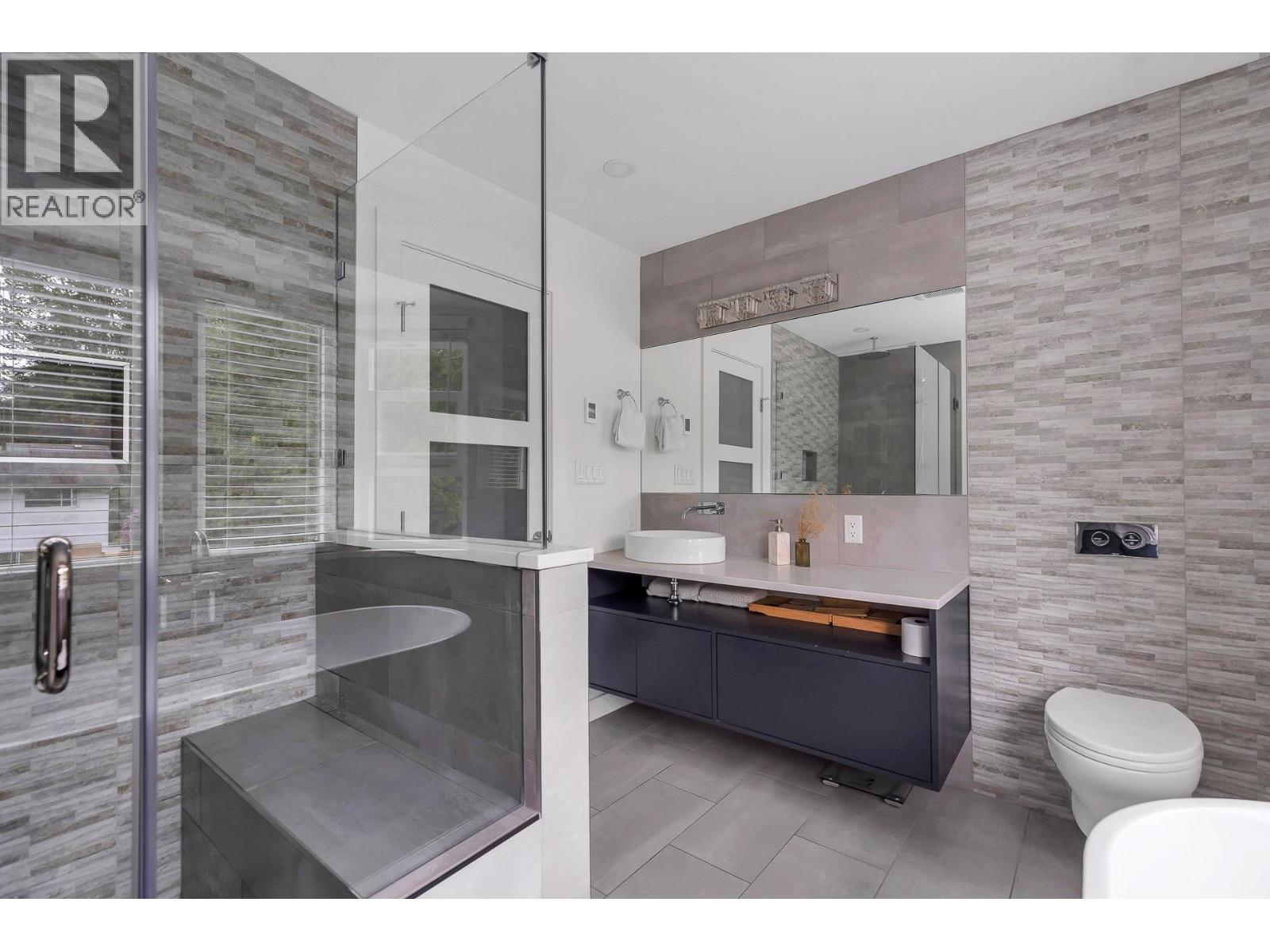 2021 RUFUS DRIVE, North Vancouver