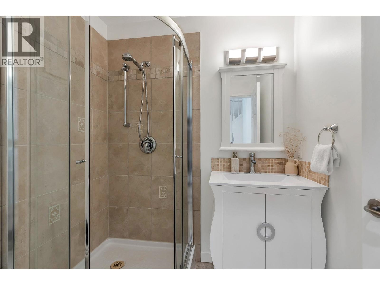 2021 RUFUS DRIVE, North Vancouver