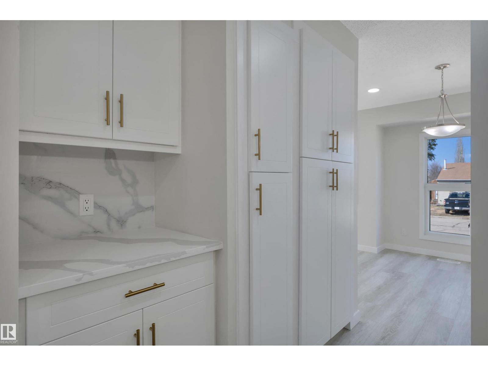 52 PIPESTONE DR — photo 18