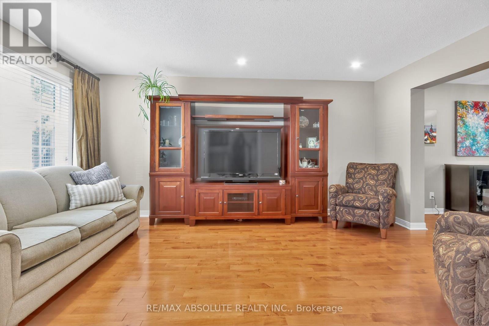 11 MANCIL DRIVE - 10