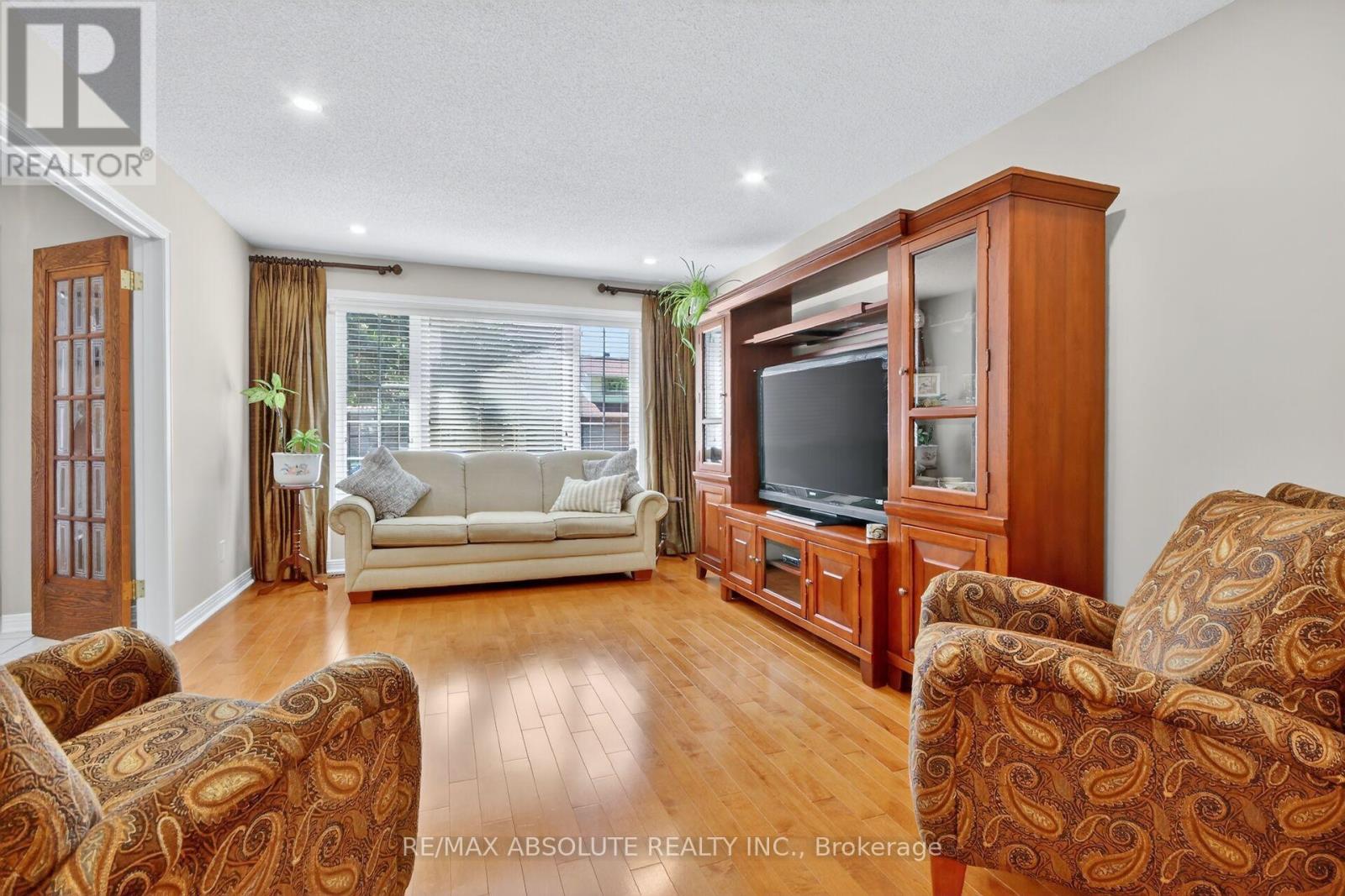 11 MANCIL DRIVE - 8