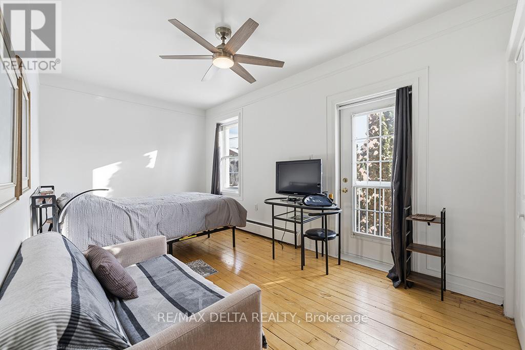 1040-1042 KING STREET - 17