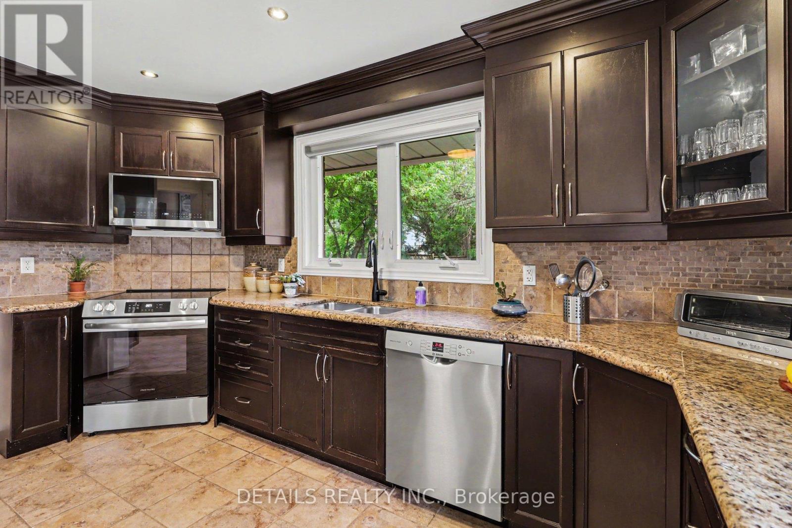 805 SMYTH ROAD - 11