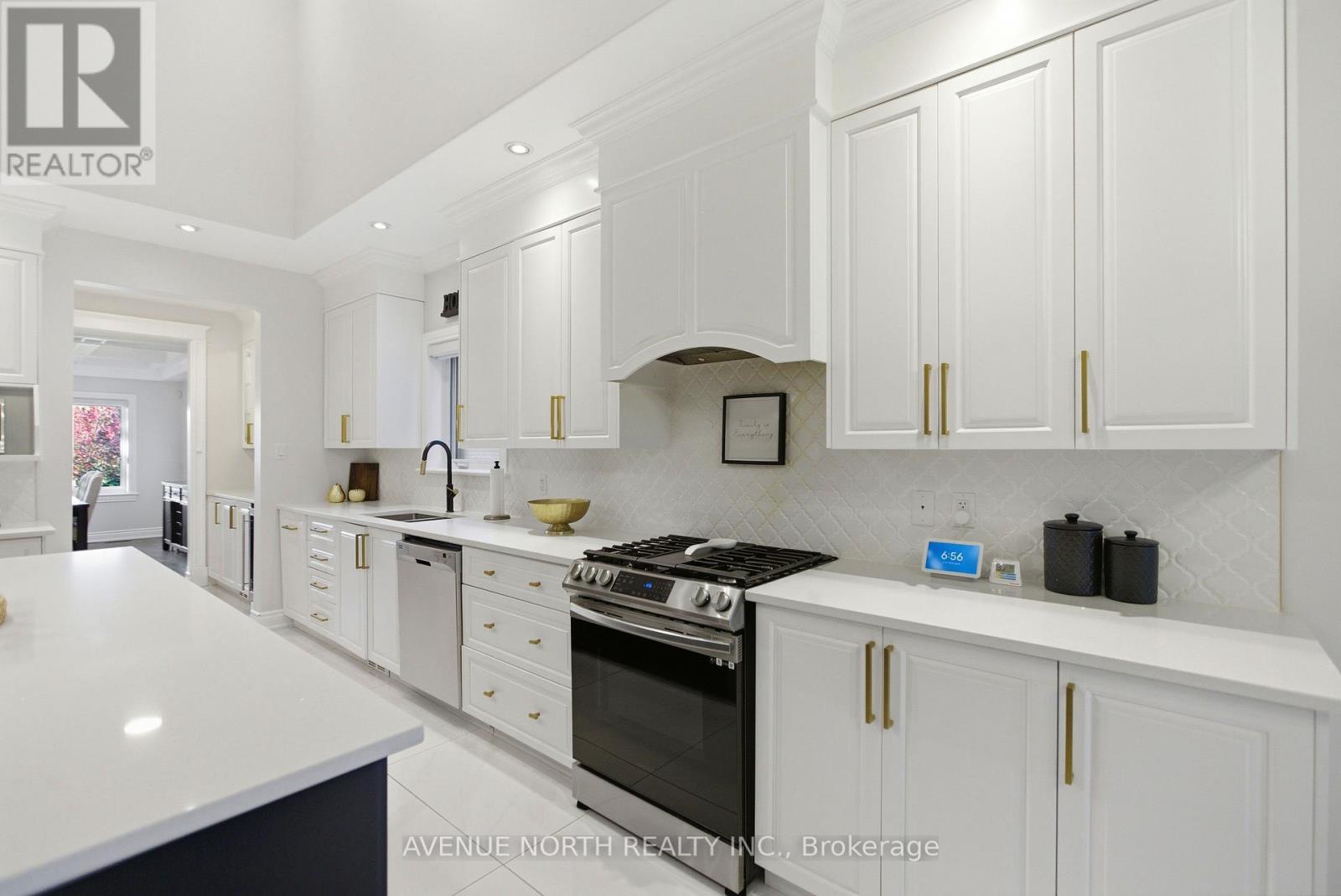 22 KEMP DRIVE - 16