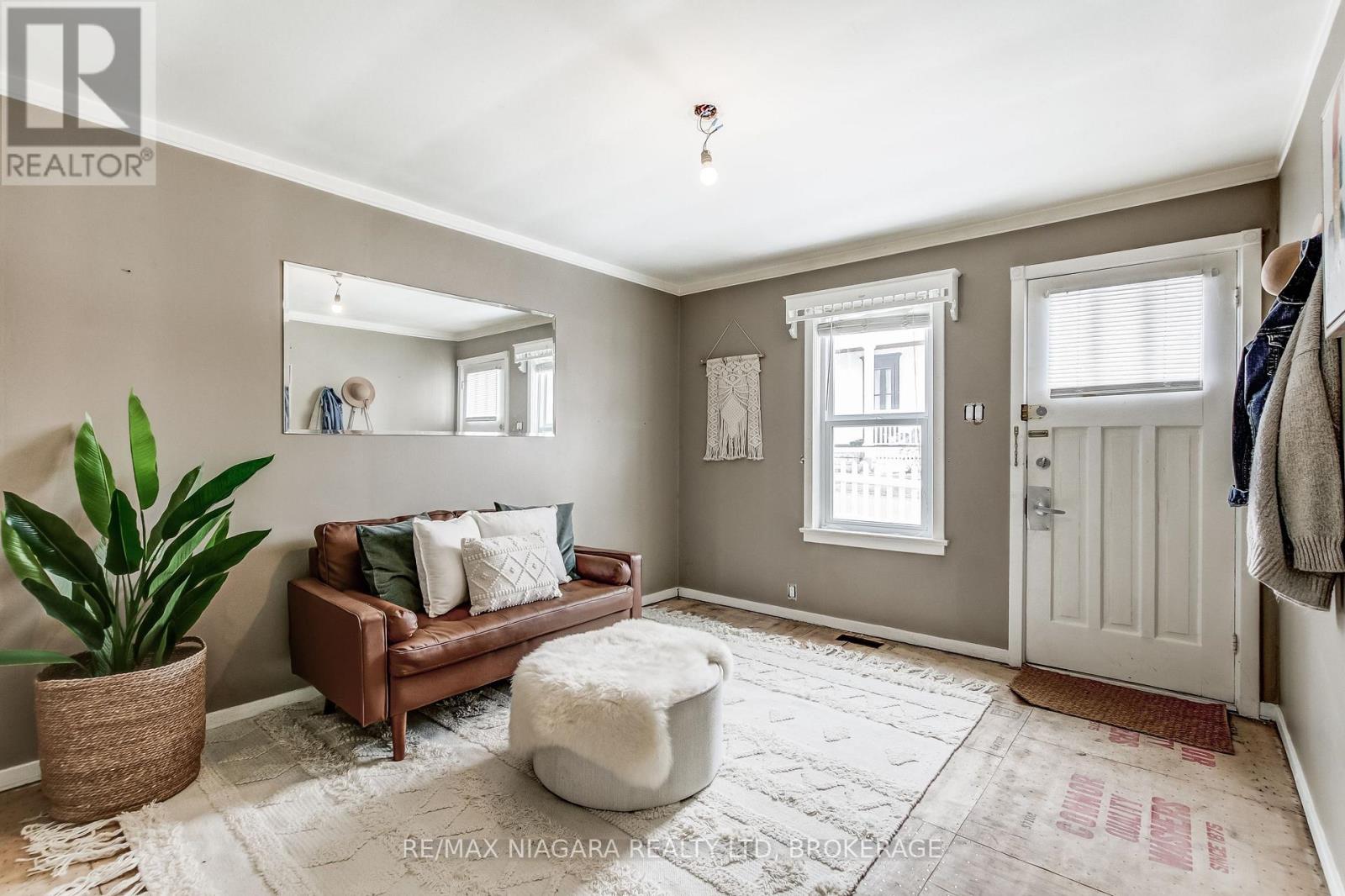 8 CATHARINE STREET - 38