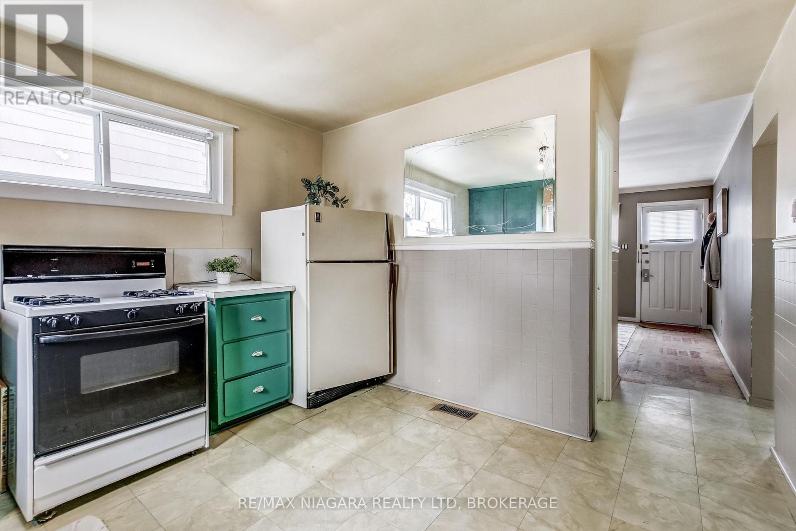 8 CATHARINE STREET - 41