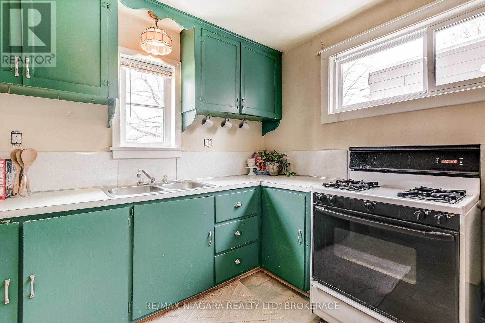 8 CATHARINE STREET - 43
