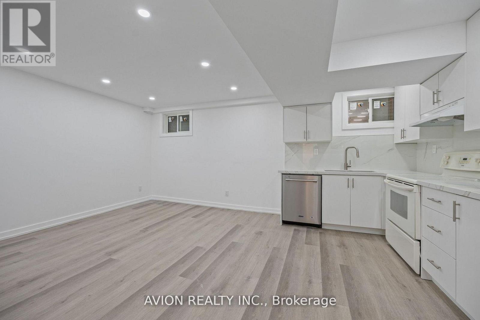 1397 HIGHGATE COURT - 32