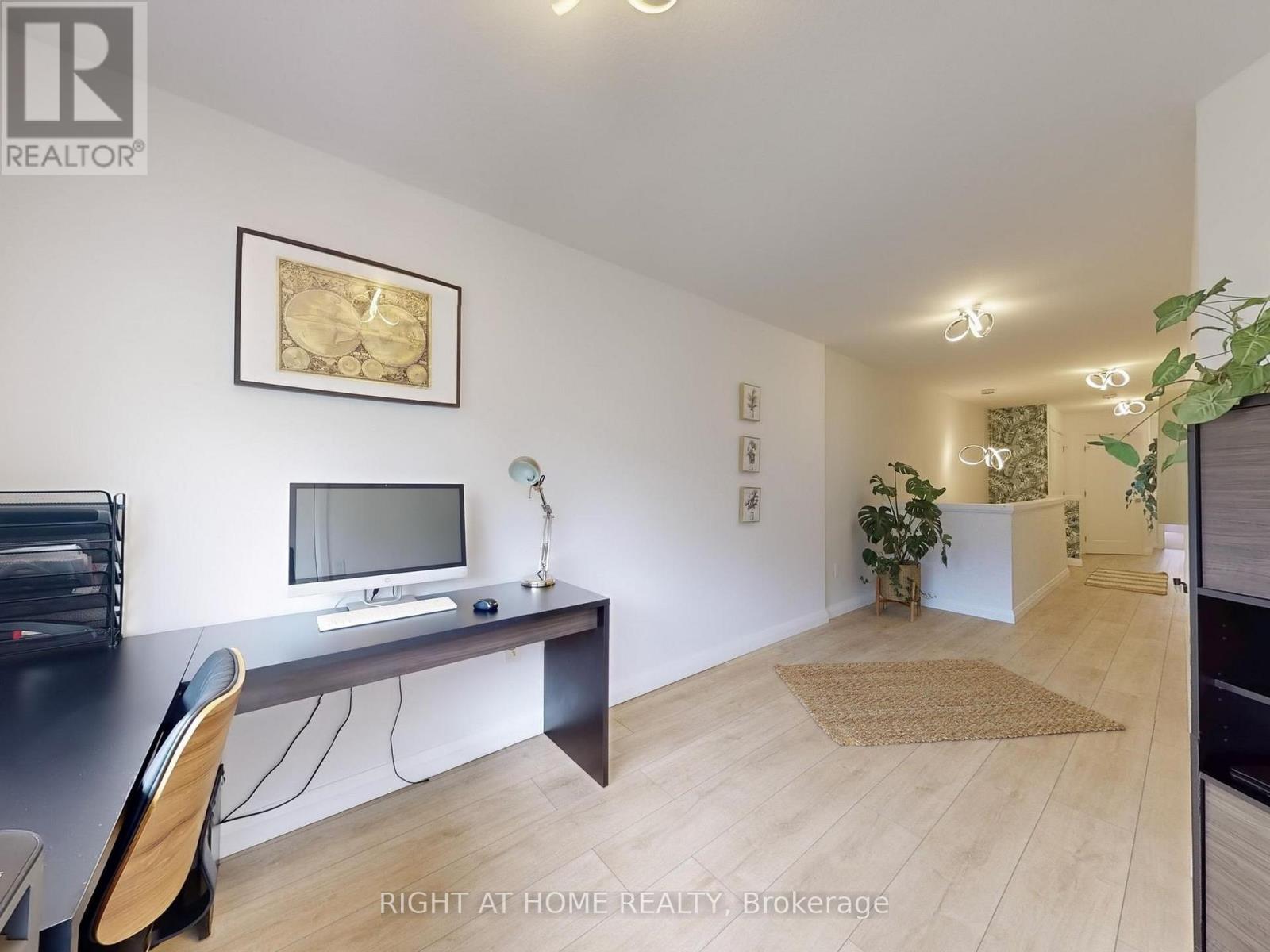 #30 35 MIDHURST HEIGHTS - 30