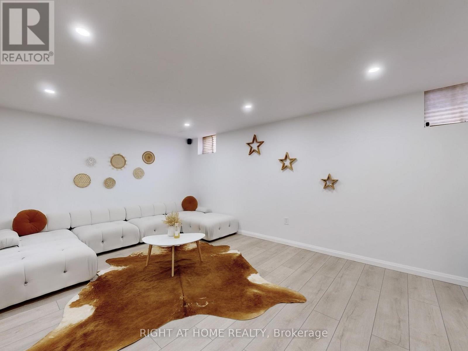 #30 35 MIDHURST HEIGHTS - 33