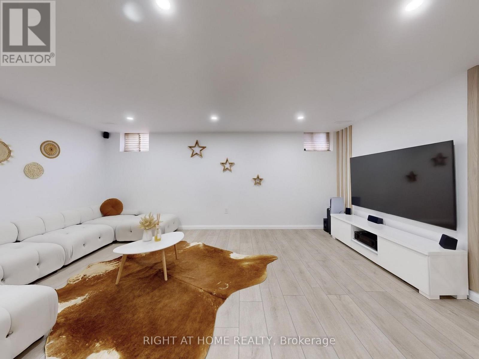 #30 35 MIDHURST HEIGHTS - 35