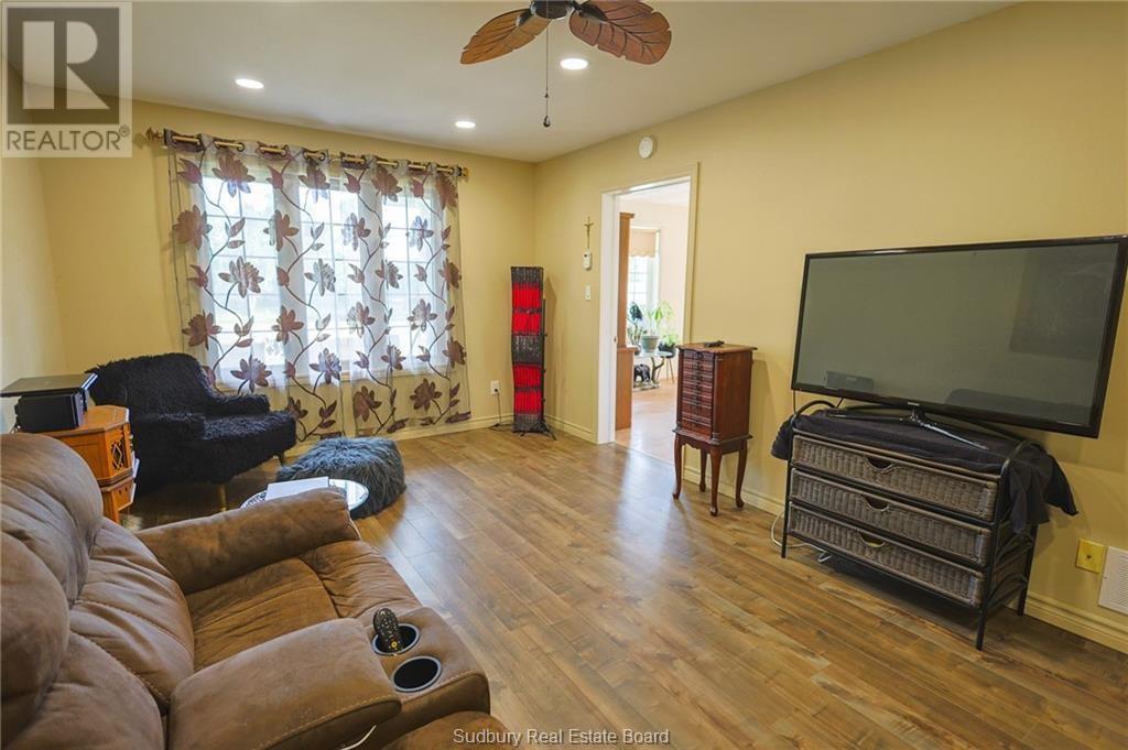 4979 Nickel Offset Road - Image 18