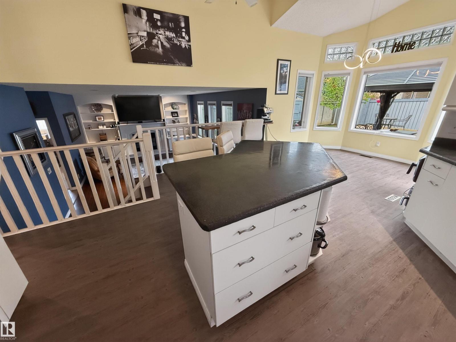 11 LACOMBE DR - 15