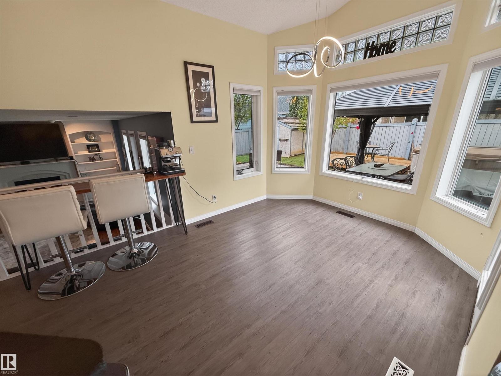 11 LACOMBE DR - 16