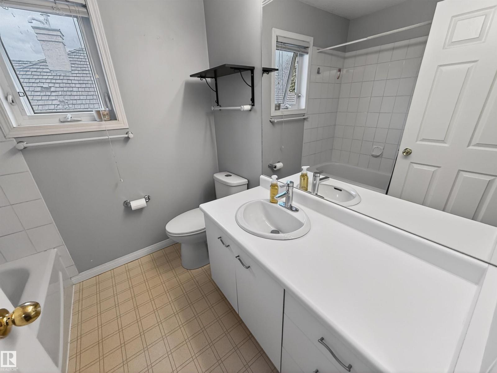 11 LACOMBE DR - 25